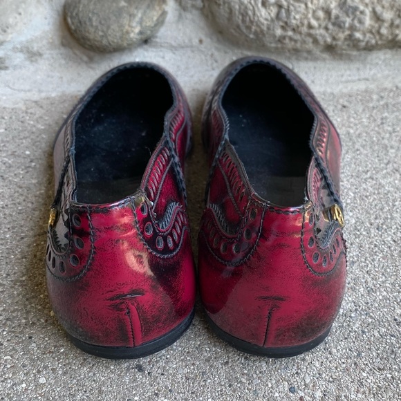Gucci Red & Black Brogue Style Flats - 38.5 - Picture 5 of 11